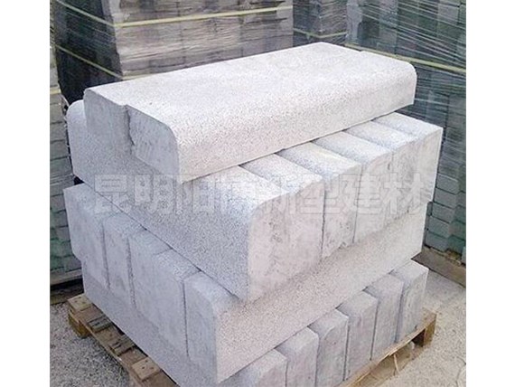 云南混凝土路沿石在冬季施工需要注意什么？